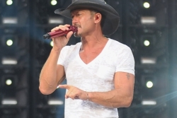 Tim_McGraw_Presents_Superstar_Summer_Night_2013